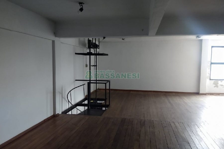 Loja com 101m², 1 vaga, no bairro Rio Branco em Caxias do Sul para Comprar