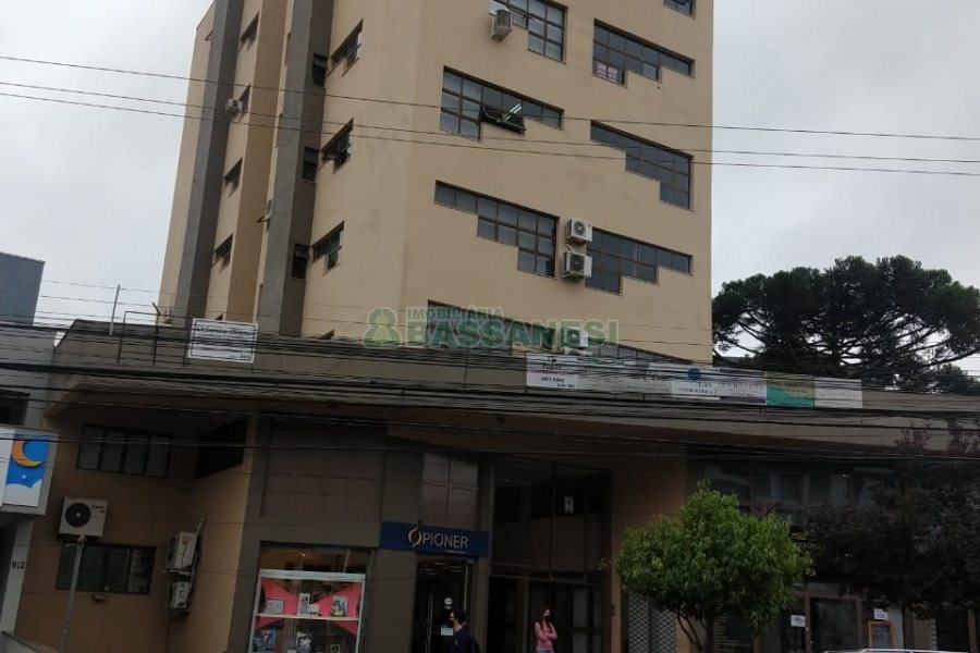 Loja com 101m², 1 vaga, no bairro Rio Branco em Caxias do Sul para Comprar