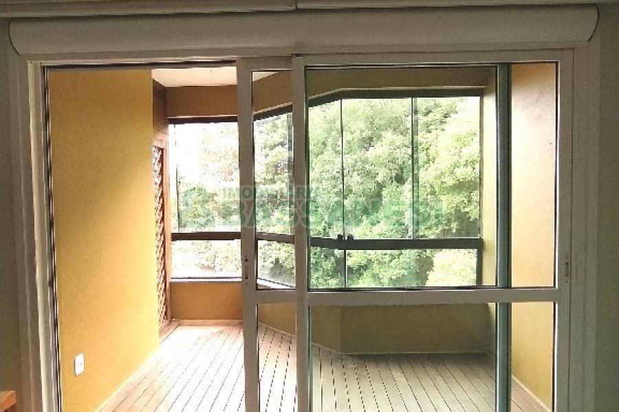 Apartamento com 140m², 3 dormitórios, 2 vagas, no bairro Santa Catarina em Caxias do Sul para Comprar