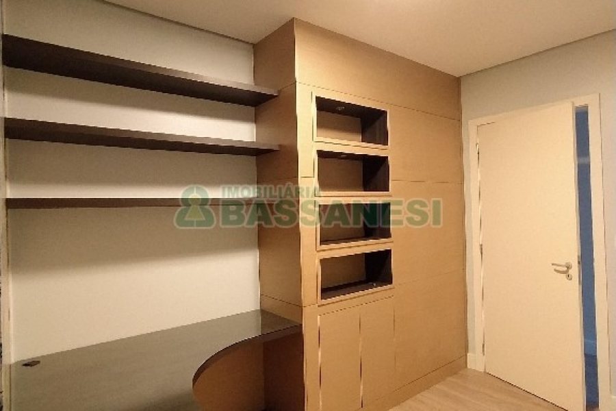 Apartamento com 140m², 3 dormitórios, 2 vagas, no bairro Santa Catarina em Caxias do Sul para Comprar