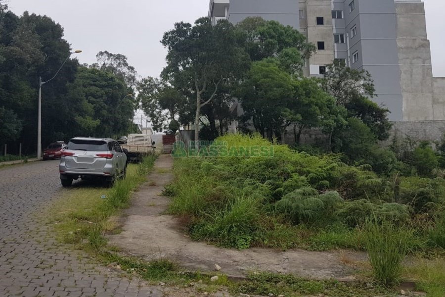 Terreno com 961m², no bairro Jardim Eldorado em Caxias do Sul para Comprar