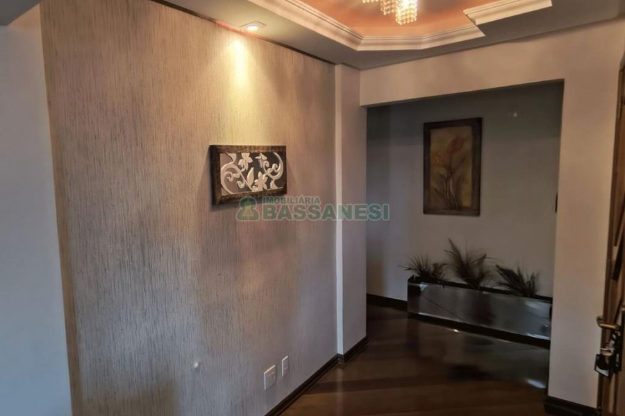 Apto Mobiliado com 203m², 3 dormitórios, 3 vagas, no bairro Sagrada Família em Caxias do Sul para Comprar