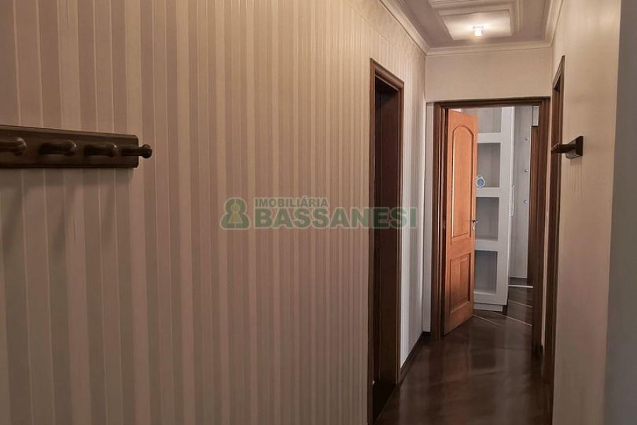 Apto Mobiliado com 203m², 3 dormitórios, 3 vagas, no bairro Sagrada Família em Caxias do Sul para Comprar