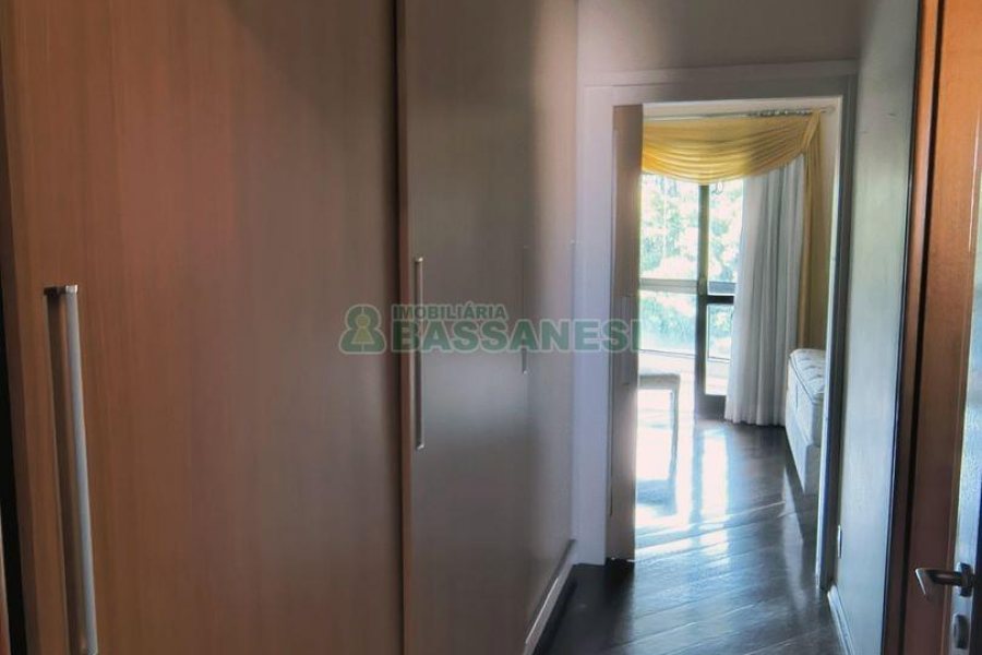 Apto Mobiliado com 203m², 3 dormitórios, 3 vagas, no bairro Sagrada Família em Caxias do Sul para Comprar