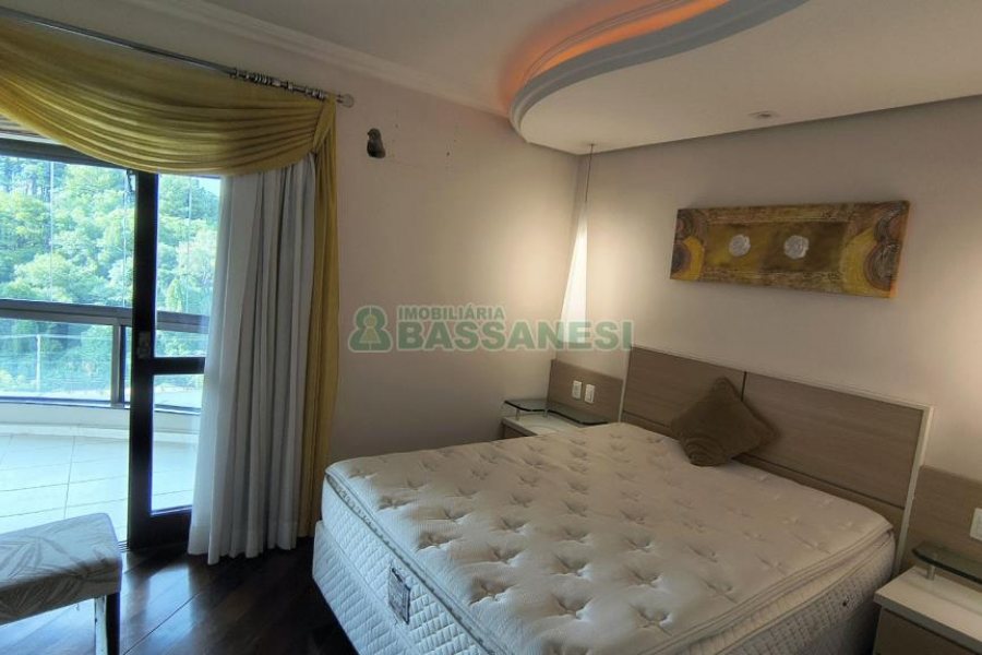 Apto Mobiliado com 203m², 3 dormitórios, 3 vagas, no bairro Sagrada Família em Caxias do Sul para Comprar