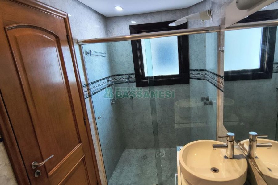 Apto Mobiliado com 203m², 3 dormitórios, 3 vagas, no bairro Sagrada Família em Caxias do Sul para Comprar