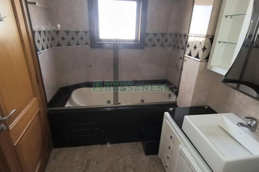 Apto Mobiliado com 203m², 3 dormitórios, 3 vagas, no bairro Sagrada Família em Caxias do Sul para Comprar