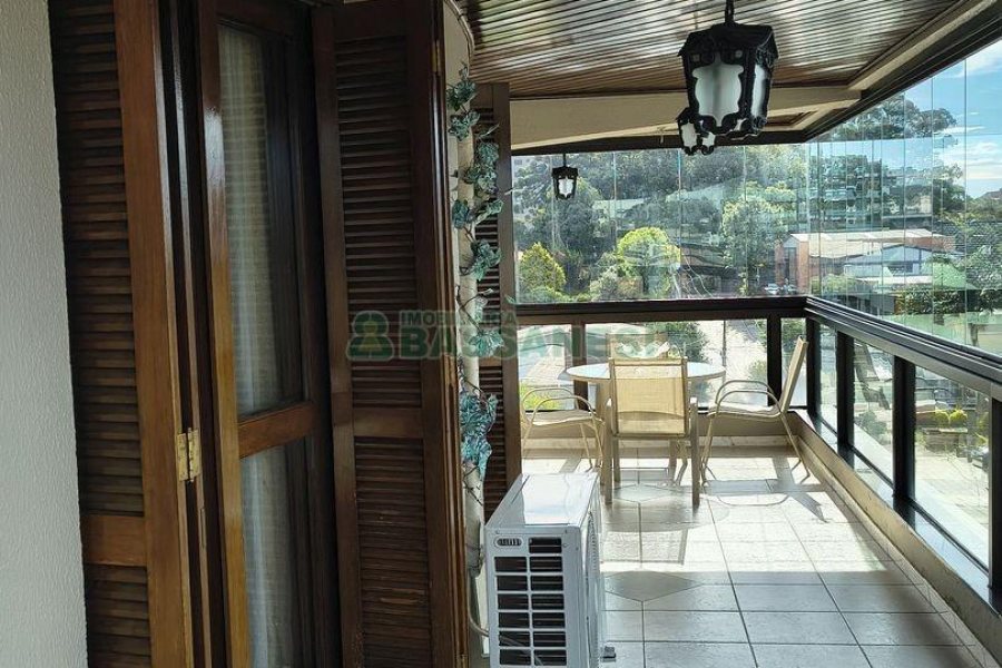 Apto Mobiliado com 203m², 3 dormitórios, 3 vagas, no bairro Sagrada Família em Caxias do Sul para Comprar