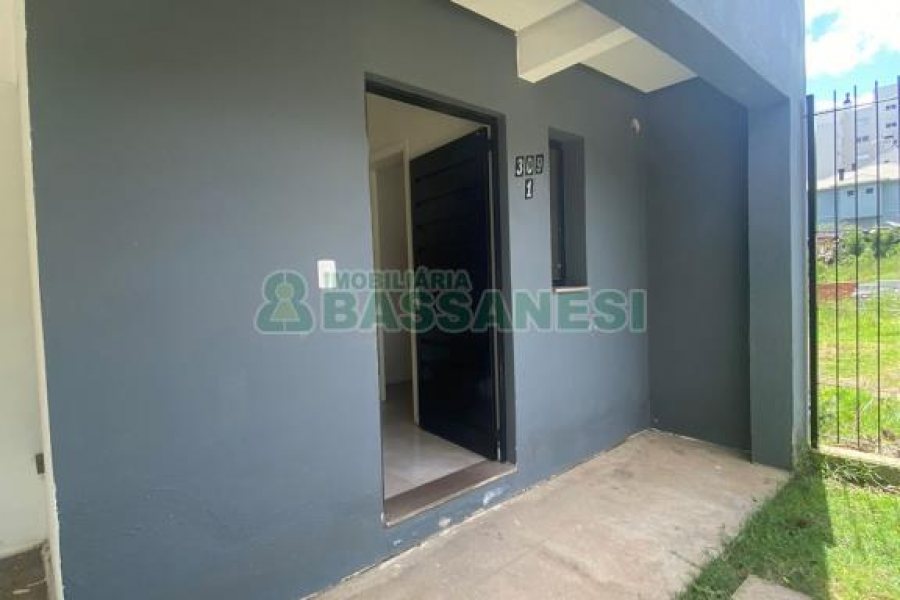 Sobrado com 92m², 2 dormitórios, 2 vagas, no bairro Nossa Senhora da Saúde em Caxias do Sul para Comprar