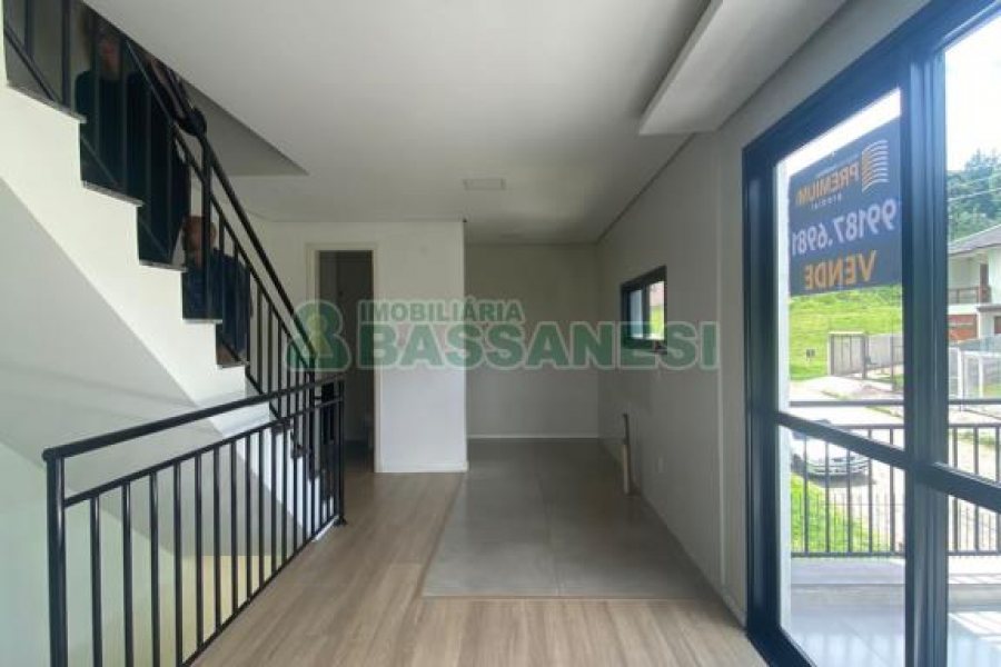 Sobrado com 92m², 2 dormitórios, 2 vagas, no bairro Nossa Senhora da Saúde em Caxias do Sul para Comprar