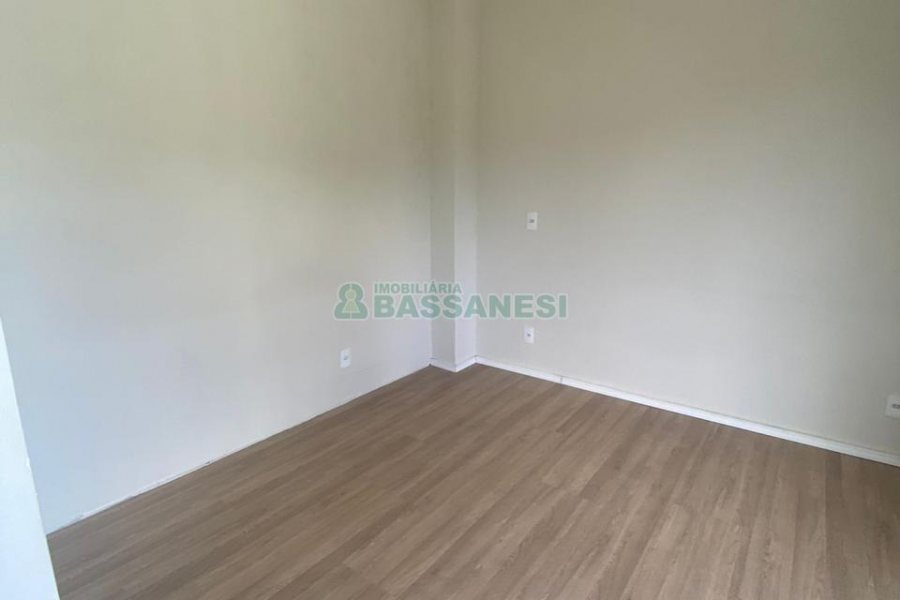 Sobrado com 92m², 2 dormitórios, 2 vagas, no bairro Nossa Senhora da Saúde em Caxias do Sul para Comprar