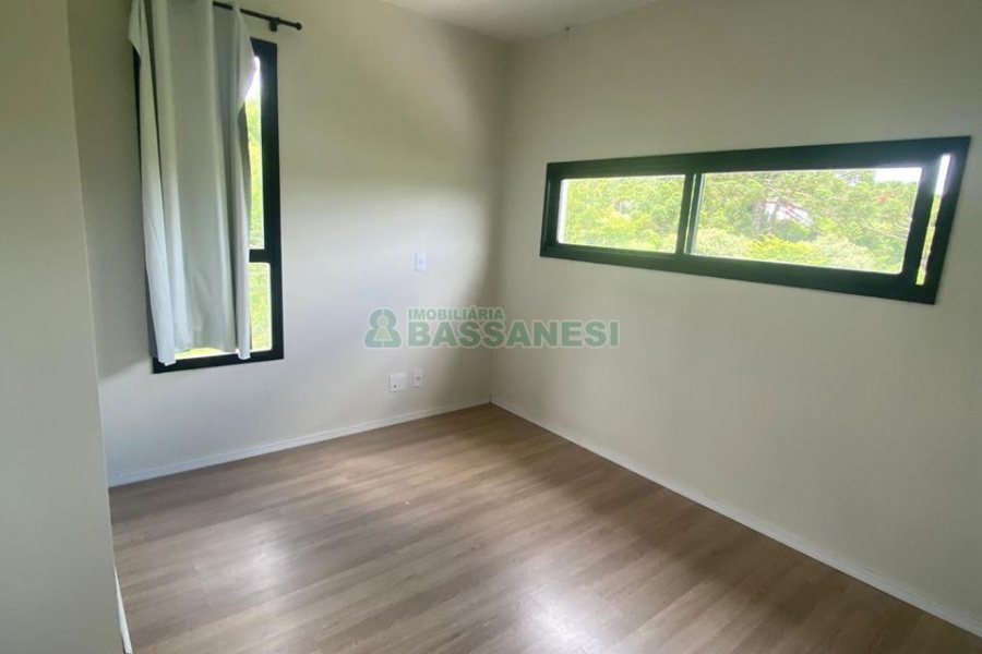 Sobrado com 92m², 2 dormitórios, 2 vagas, no bairro Nossa Senhora da Saúde em Caxias do Sul para Comprar