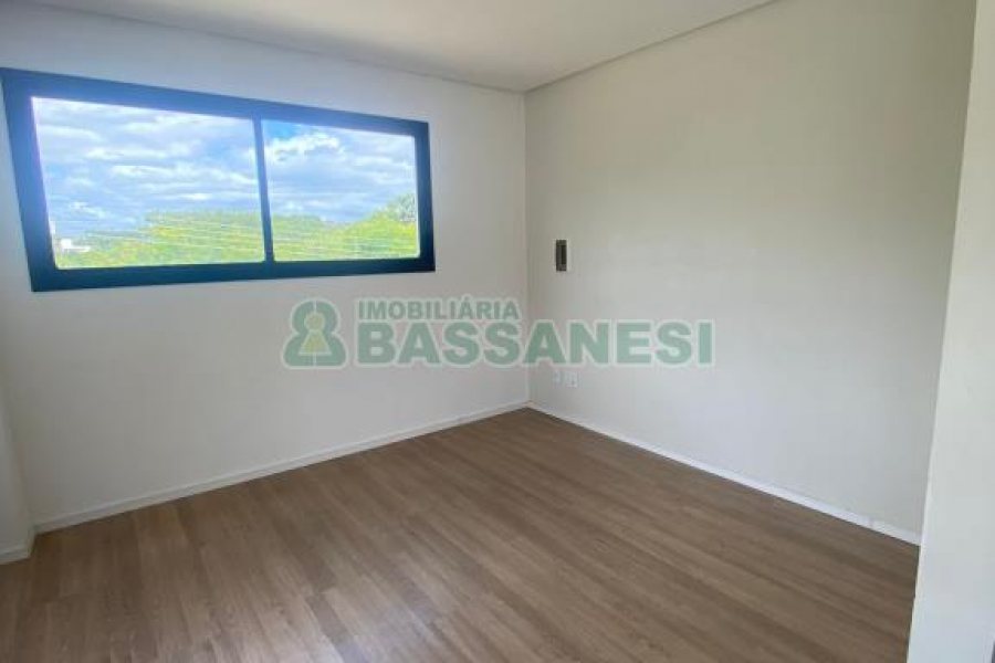 Sobrado com 92m², 2 dormitórios, 2 vagas, no bairro Nossa Senhora da Saúde em Caxias do Sul para Comprar