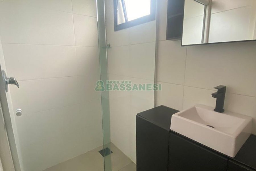 Sobrado com 92m², 2 dormitórios, 2 vagas, no bairro Nossa Senhora da Saúde em Caxias do Sul para Comprar