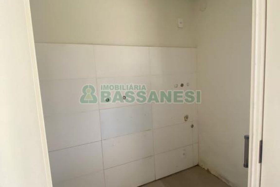 Sobrado com 92m², 2 dormitórios, 2 vagas, no bairro Nossa Senhora da Saúde em Caxias do Sul para Comprar