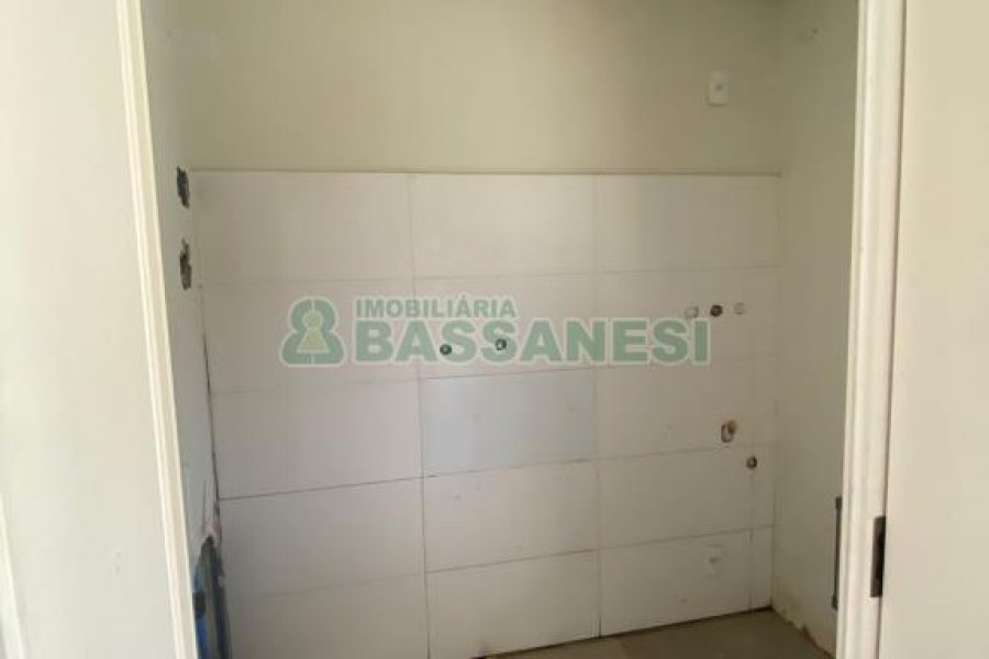 Sobrado com 92m², 2 dormitórios, 2 vagas, no bairro Nossa Senhora da Saúde em Caxias do Sul para Comprar