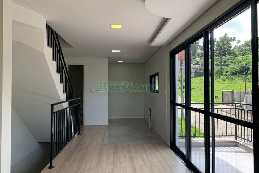 Sobrado com 92m², 2 dormitórios, 2 vagas, no bairro Nossa Senhora da Saúde em Caxias do Sul para Comprar