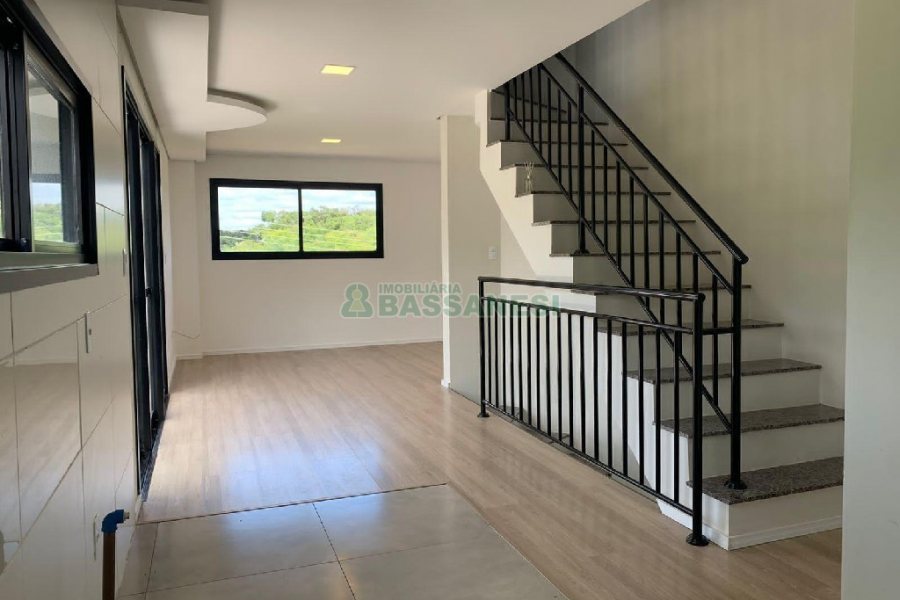 Sobrado com 92m², 2 dormitórios, 2 vagas, no bairro Nossa Senhora da Saúde em Caxias do Sul para Comprar