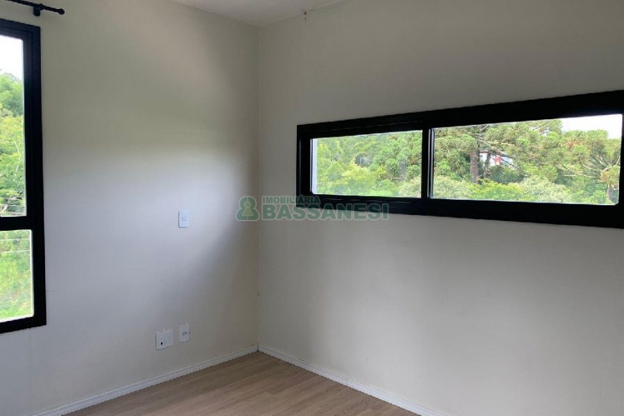 Sobrado com 92m², 2 dormitórios, 2 vagas, no bairro Nossa Senhora da Saúde em Caxias do Sul para Comprar