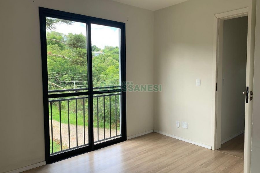 Sobrado com 92m², 2 dormitórios, 2 vagas, no bairro Nossa Senhora da Saúde em Caxias do Sul para Comprar