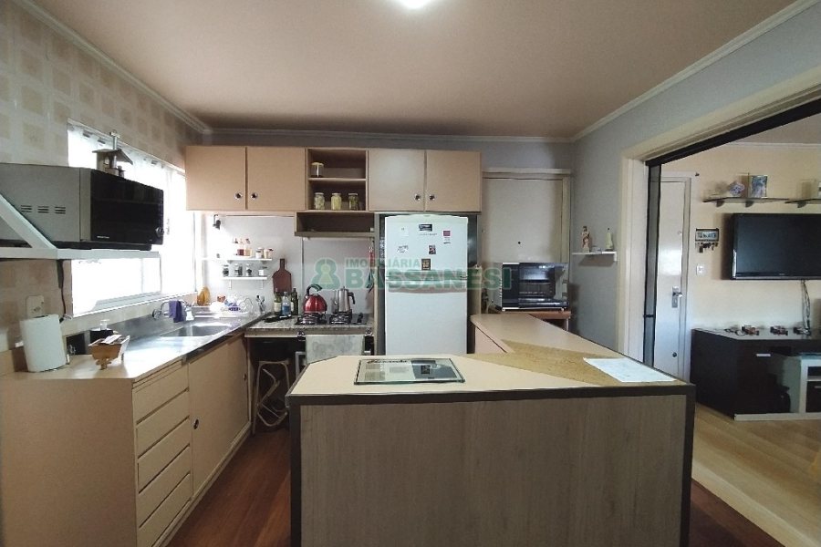 Apto Mobiliado com 77m², 3 dormitórios, 2 vagas, no bairro Pio X em Caxias do Sul para Comprar