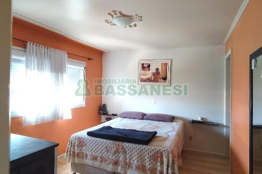 Apto Mobiliado com 77m², 3 dormitórios, 2 vagas, no bairro Pio X em Caxias do Sul para Comprar