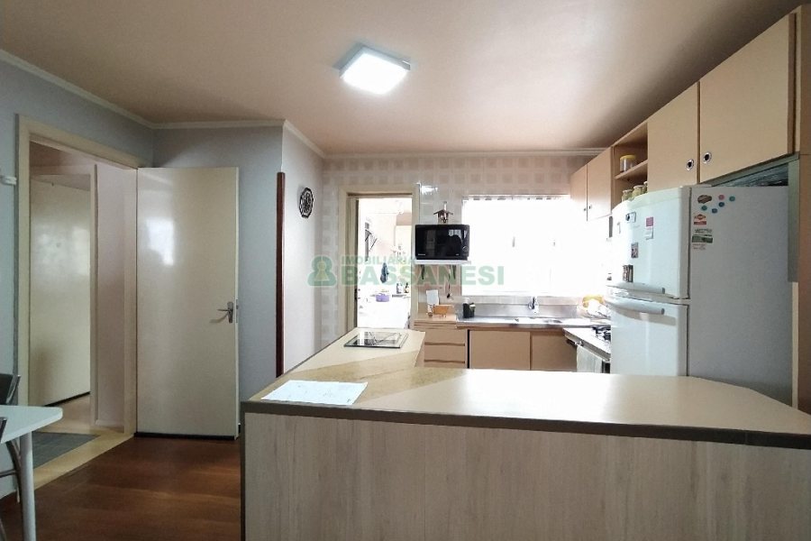 Apto Mobiliado com 77m², 3 dormitórios, 2 vagas, no bairro Pio X em Caxias do Sul para Comprar