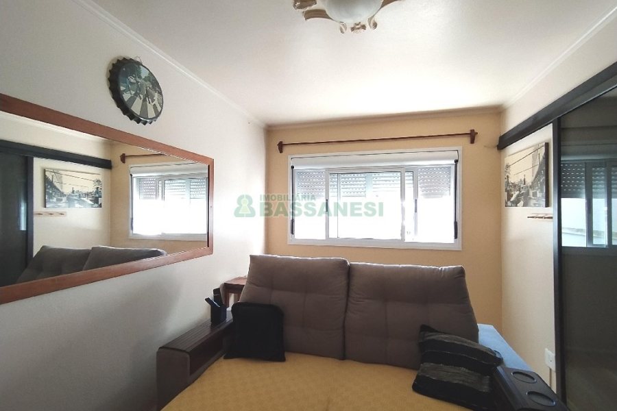 Apto Mobiliado com 77m², 3 dormitórios, 2 vagas, no bairro Pio X em Caxias do Sul para Comprar