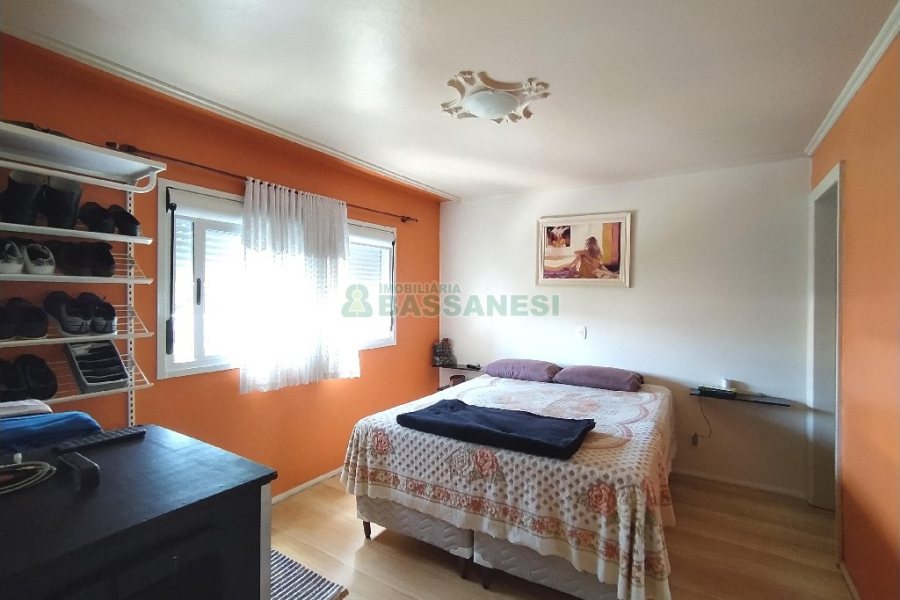 Apto Mobiliado com 77m², 3 dormitórios, 2 vagas, no bairro Pio X em Caxias do Sul para Comprar