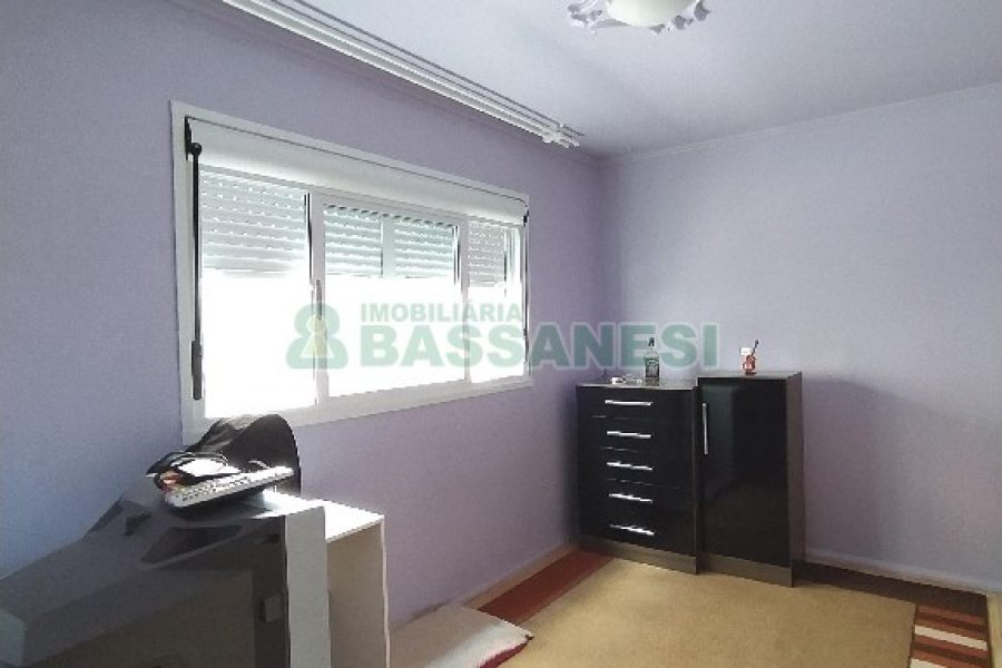 Apto Mobiliado com 77m², 3 dormitórios, 2 vagas, no bairro Pio X em Caxias do Sul para Comprar