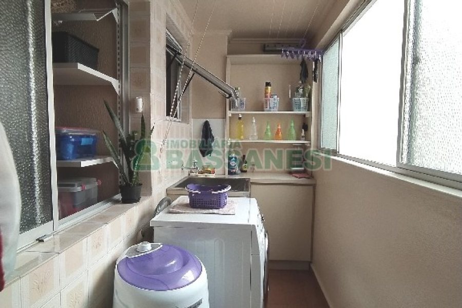 Apto Mobiliado com 77m², 3 dormitórios, 2 vagas, no bairro Pio X em Caxias do Sul para Comprar