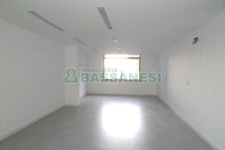 Sala com 123m², 2 vagas, no bairro Centro em Caxias do Sul para Alugar ou Comprar