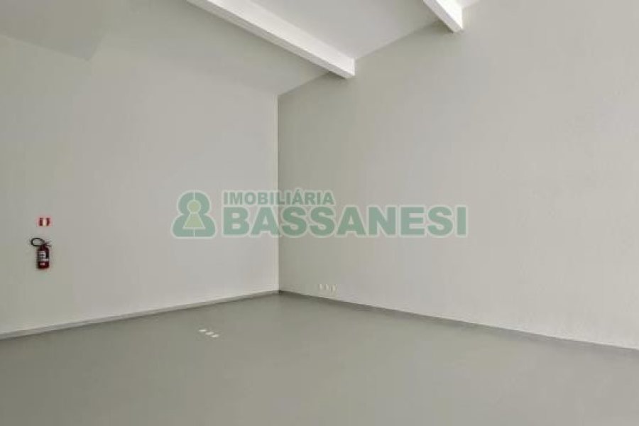 Loja com 100m², no bairro Madureira em Caxias do Sul para Alugar