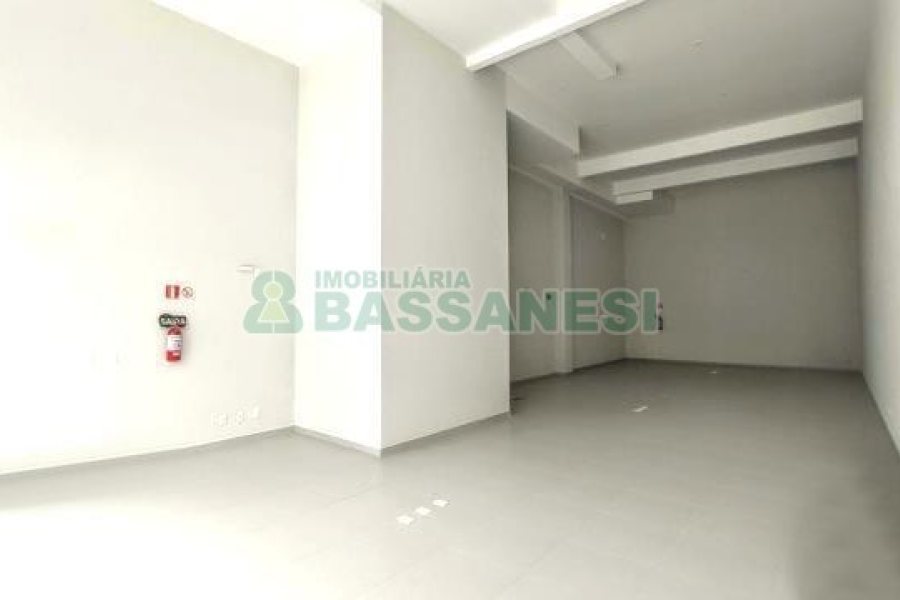 Loja com 100m², no bairro Madureira em Caxias do Sul para Alugar