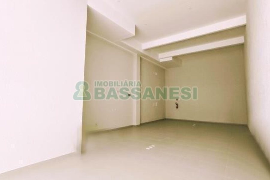 Loja com 100m², no bairro Madureira em Caxias do Sul para Alugar
