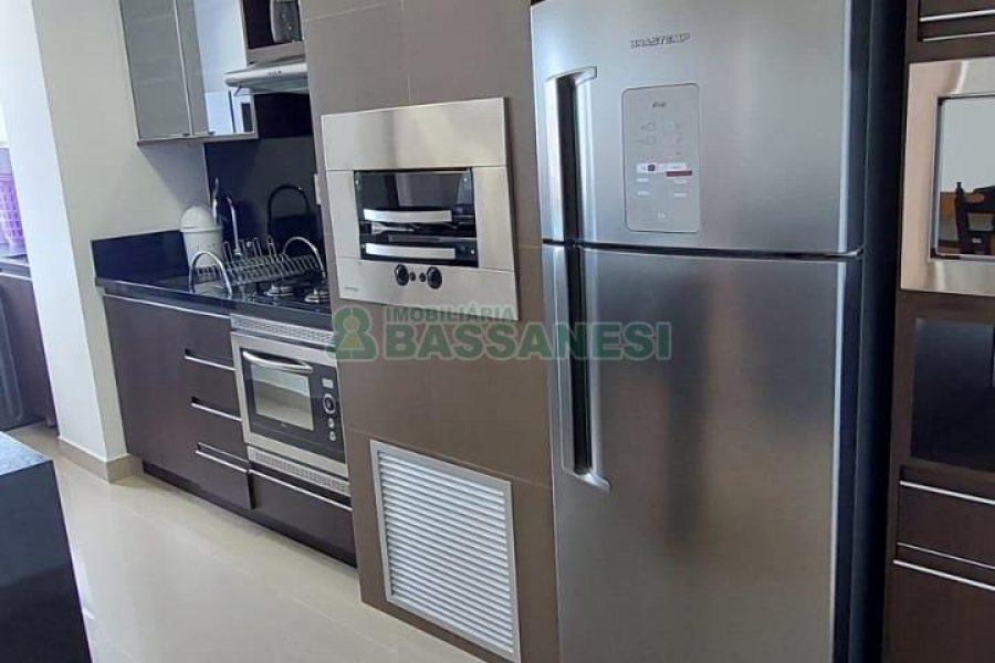 Apto Mobiliado com 71m², 2 dormitórios, 2 vagas, no bairro Madureira em Caxias do Sul para Alugar