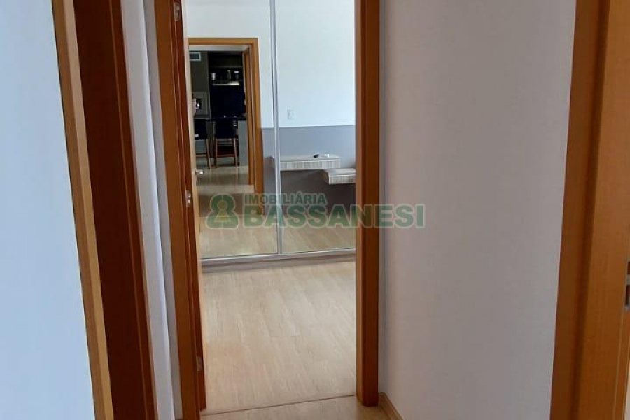 Apto Mobiliado com 71m², 2 dormitórios, 2 vagas, no bairro Madureira em Caxias do Sul para Alugar