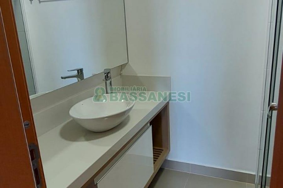 Apto Mobiliado com 71m², 2 dormitórios, 2 vagas, no bairro Madureira em Caxias do Sul para Alugar