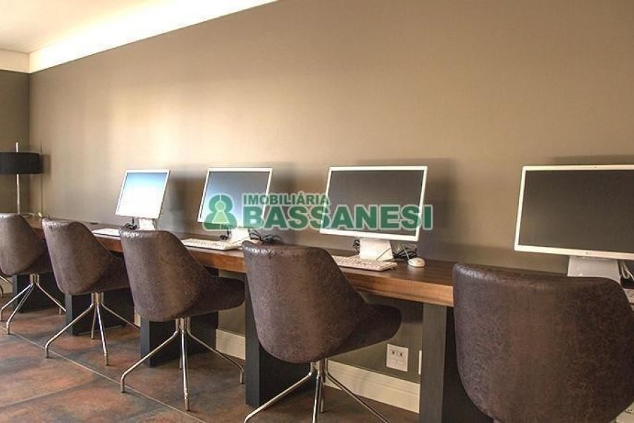 Apto Mobiliado com 71m², 2 dormitórios, 2 vagas, no bairro Madureira em Caxias do Sul para Alugar
