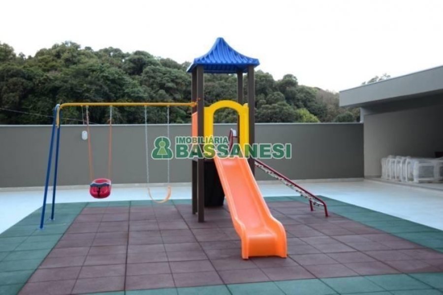Apto Mobiliado com 71m², 2 dormitórios, 2 vagas, no bairro Madureira em Caxias do Sul para Alugar