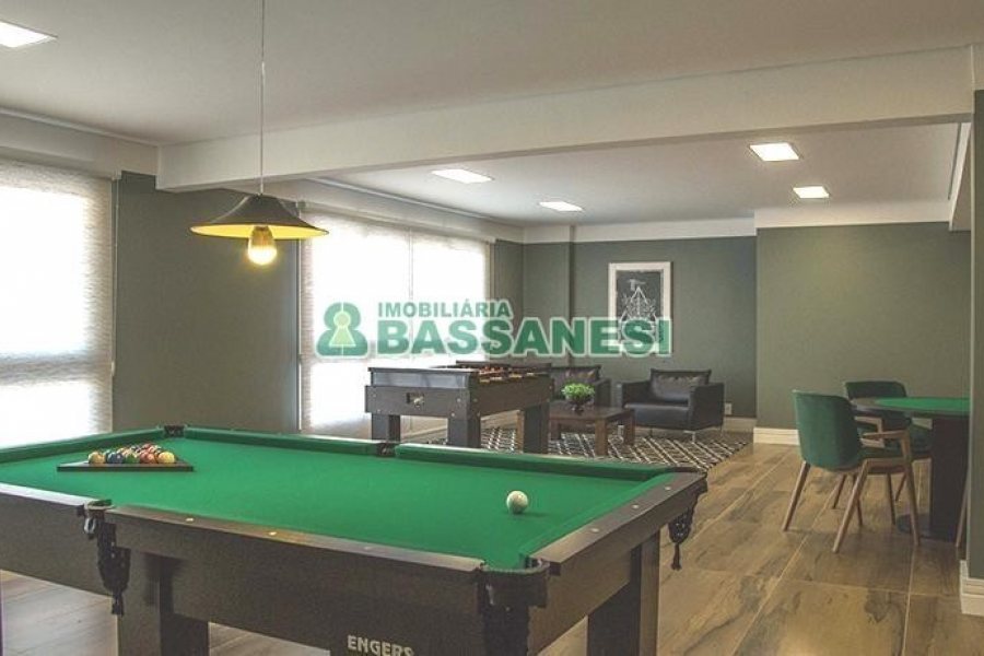 Apto Mobiliado com 71m², 2 dormitórios, 2 vagas, no bairro Madureira em Caxias do Sul para Alugar