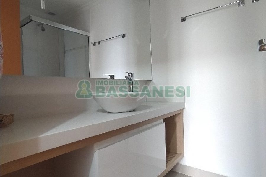 Apto Mobiliado com 71m², 2 dormitórios, 2 vagas, no bairro Madureira em Caxias do Sul para Alugar