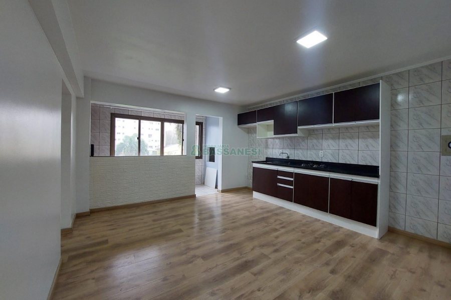 Apartamento com 74m², 2 dormitórios, 1 vaga, no bairro Centro em Caxias do Sul para Alugar