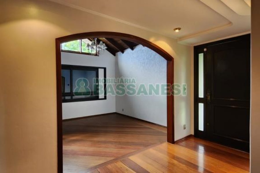 Casa com 407m², 3 dormitórios, 4 vagas, no bairro Bela Vista em Caxias do Sul para Alugar