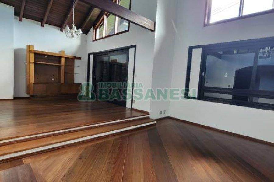 Casa com 407m², 3 dormitórios, 4 vagas, no bairro Bela Vista em Caxias do Sul para Alugar