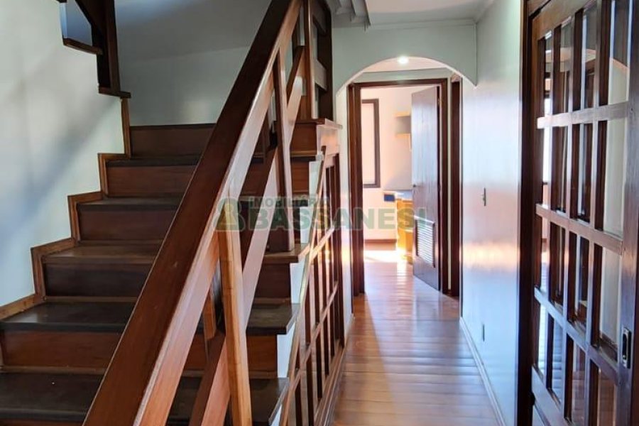 Casa com 407m², 3 dormitórios, 4 vagas, no bairro Bela Vista em Caxias do Sul para Alugar