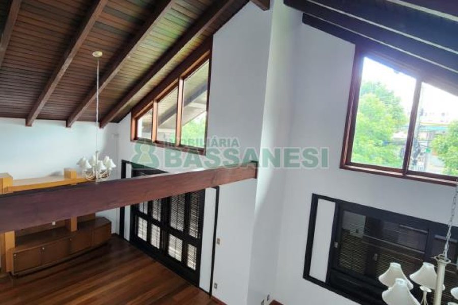 Casa com 407m², 3 dormitórios, 4 vagas, no bairro Bela Vista em Caxias do Sul para Alugar