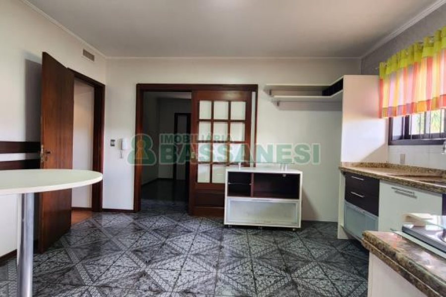 Casa com 407m², 3 dormitórios, 4 vagas, no bairro Bela Vista em Caxias do Sul para Alugar