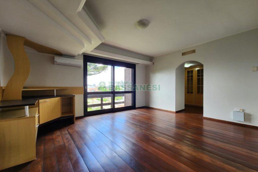 Casa com 407m², 3 dormitórios, 4 vagas, no bairro Bela Vista em Caxias do Sul para Alugar