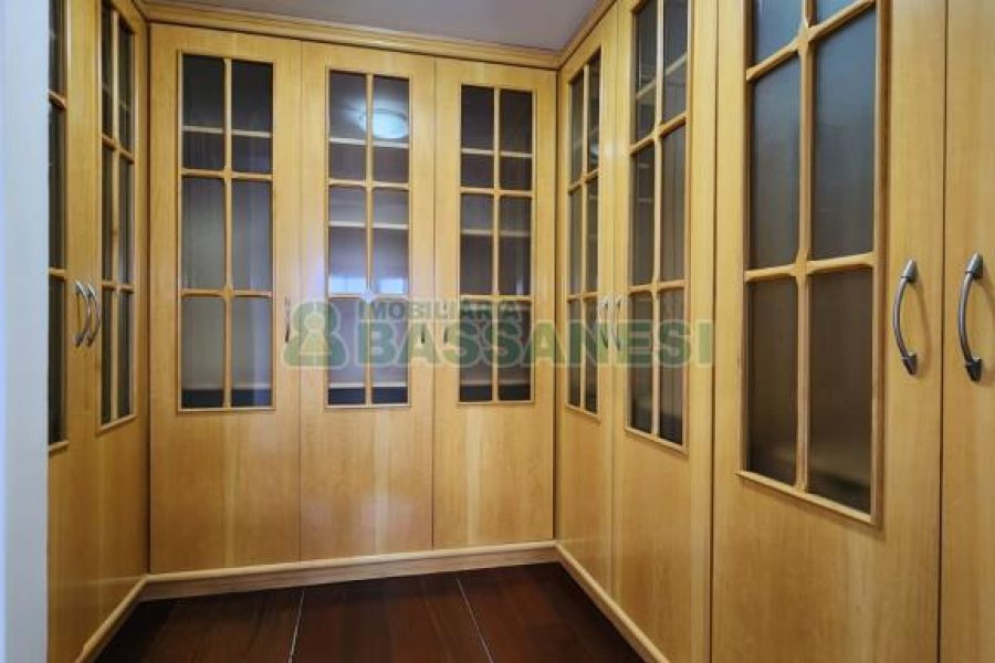 Casa com 407m², 3 dormitórios, 4 vagas, no bairro Bela Vista em Caxias do Sul para Alugar